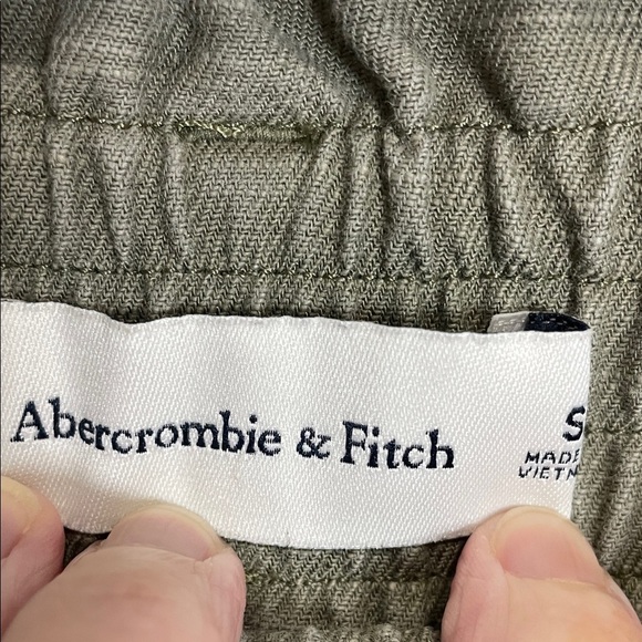 Abercrombie & Fitch Sage Green Tie-Waist Cropped Pants - Picture 2 of 8